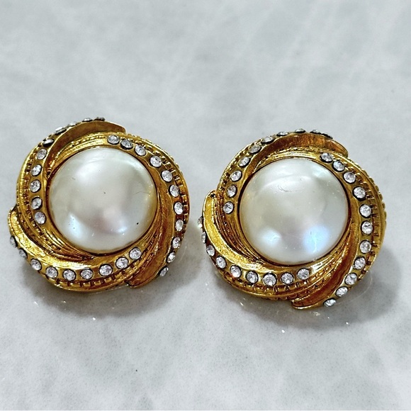 CHANEL vintage Gold and Pearl Swirl Earrings - Picture 1 of 8